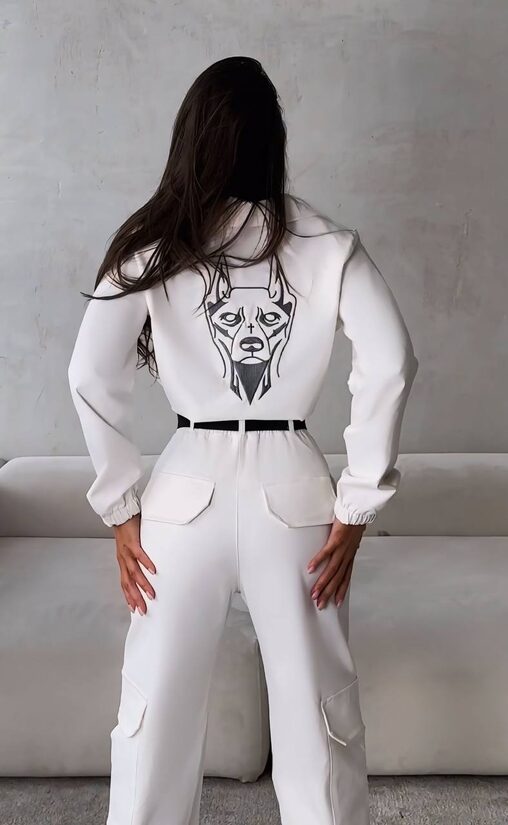 Balts sportiski-elegants kostīms